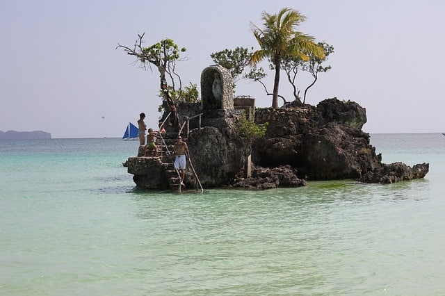 Willy's rock Boracay